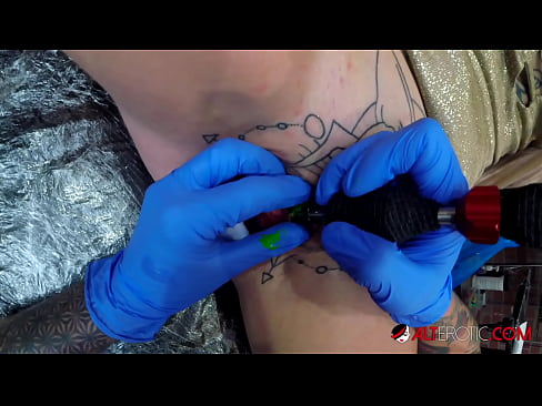 ❤️ E dashura jashtëzakonisht e bërë me tatuazhe, Sully Savage, bëri një tatuazh në klitorisin e saj Seks në sq.cutebento.top